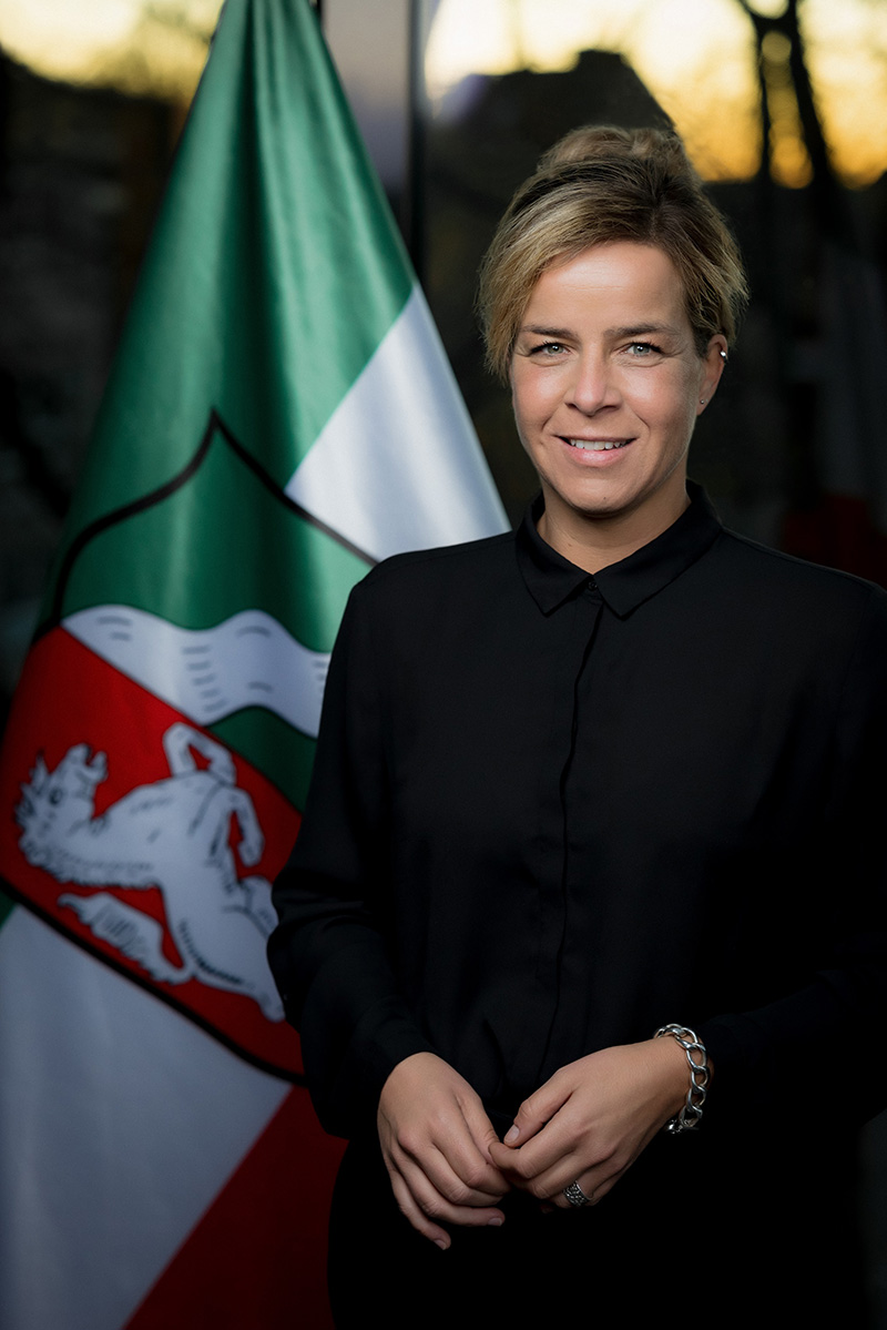 Portrait Mona Neubaur